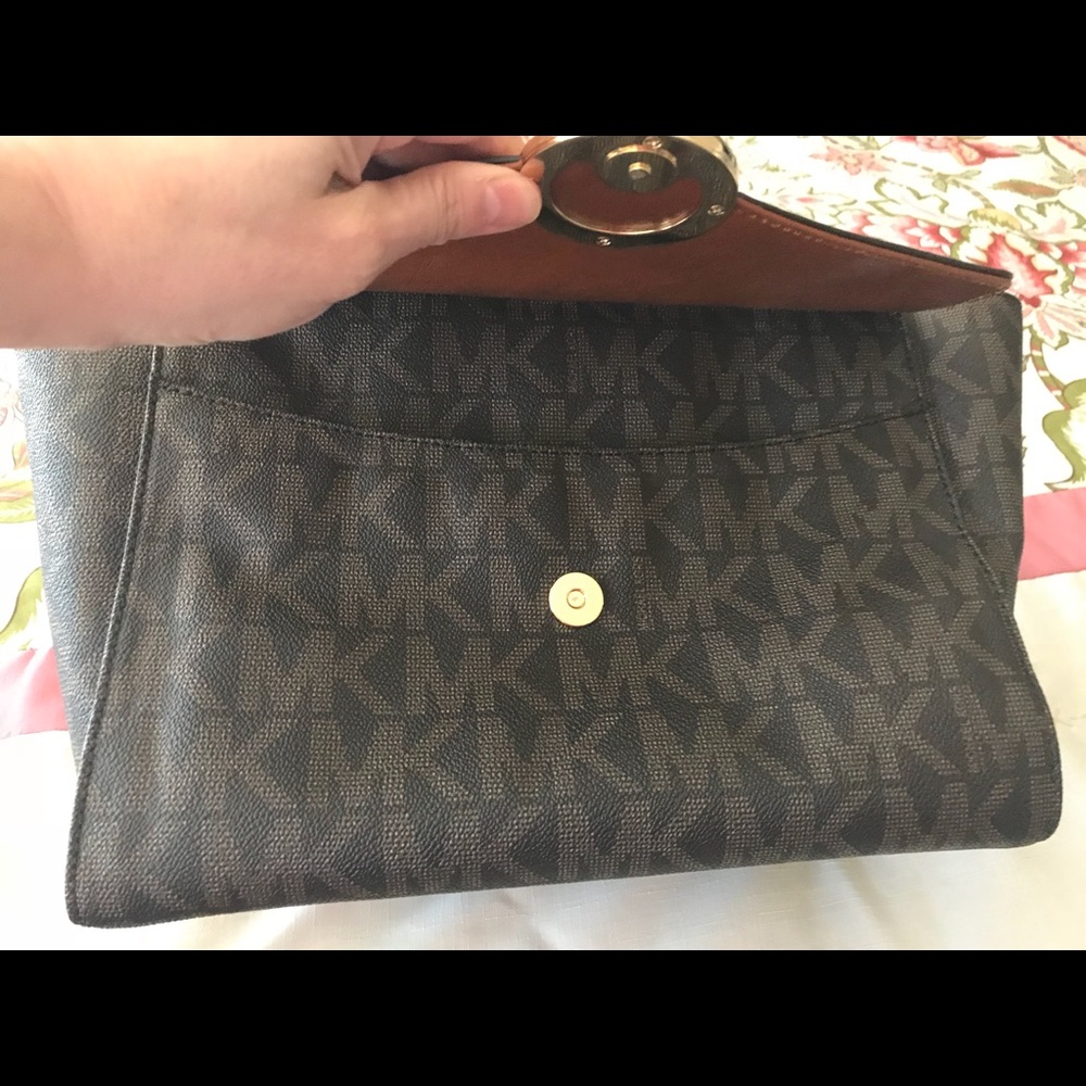 Authentic Michael Kors Handbag - image 5